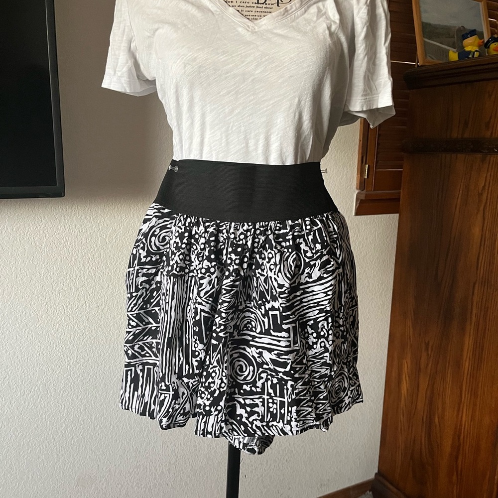 Black and White Patterned Women's Skirt